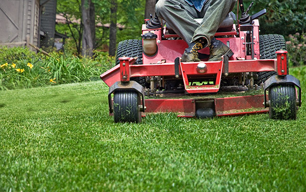 Zero-turn mower cutting a lawn during a mowing service